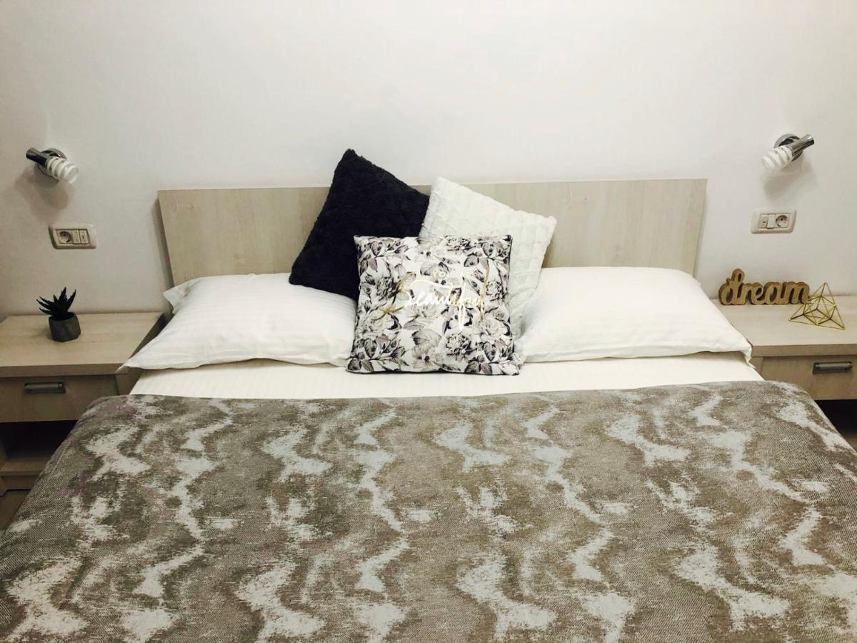 Abby Apartment Campulung Moldovenesc Ngoại thất bức ảnh